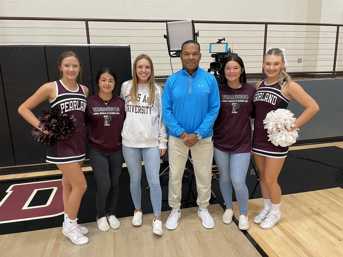 PearlandISD's tweet image. Tune into @FOX26Houston this morning, Monday, September 26, at 7:40 and 9 a.m. for a story highlighting Hailey Golden, &quot;A&quot; student, senior and softball player at Pearland High School. #BuildPearlandProud 
#WeAreCompetitive #WeAreKnowledgeable #WeArePearlandISD