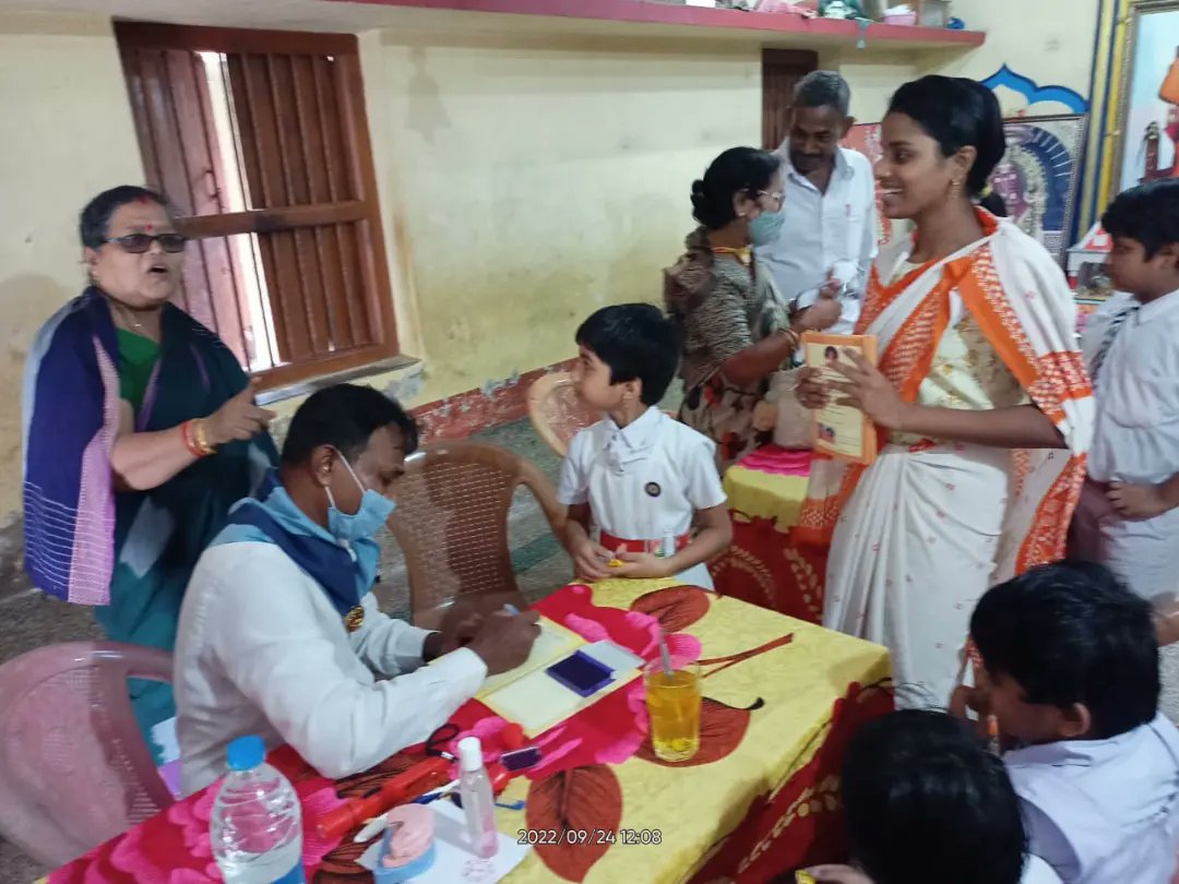 sathyasaiodisha's tweet photo. Loving Sairam..
With the Blessings of Sri Sathya Sai Baba, On 1st day of Samithi Darshan program of Aul Samithi of Kendrapara District SRP home visit, School students health check up, devotee meet was carried out on 24.09.2022.
#SamithiDarshan
#Kendrapara
-Media Team https://t.co/dpMn7CcTyE