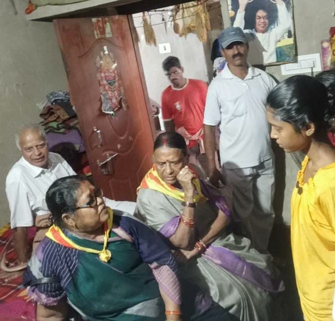 sathyasaiodisha's tweet photo. Loving Sairam..
With the Blessings of Sri Sathya Sai Baba, On 1st day of Samithi Darshan program of Aul Samithi of Kendrapara District SRP home visit, School students health check up, devotee meet was carried out on 24.09.2022.
#SamithiDarshan
#Kendrapara
-Media Team https://t.co/dpMn7CcTyE