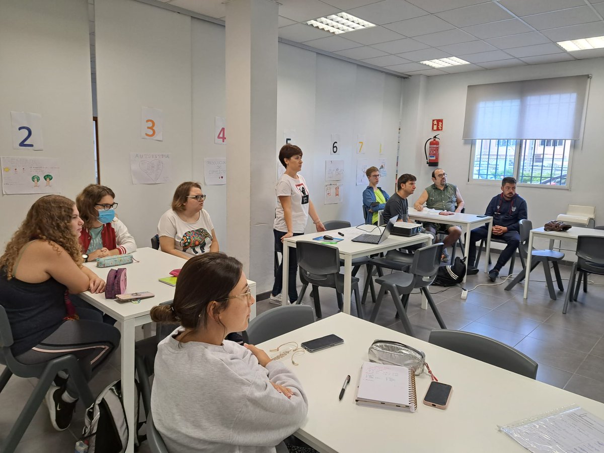 PIFE_'s tweet photo. Hoy con Rosabel, de @PlenaCV validando los materiales formativos elaborados en el Proyecto #iDemocracy, para mejorar las #competencias de las #PCDI y personas de apoyo en sus derechos de #participación, #representación y #voto en asociaciones, comunidad y a nivel político. https://t.co/zqF18KfClK
