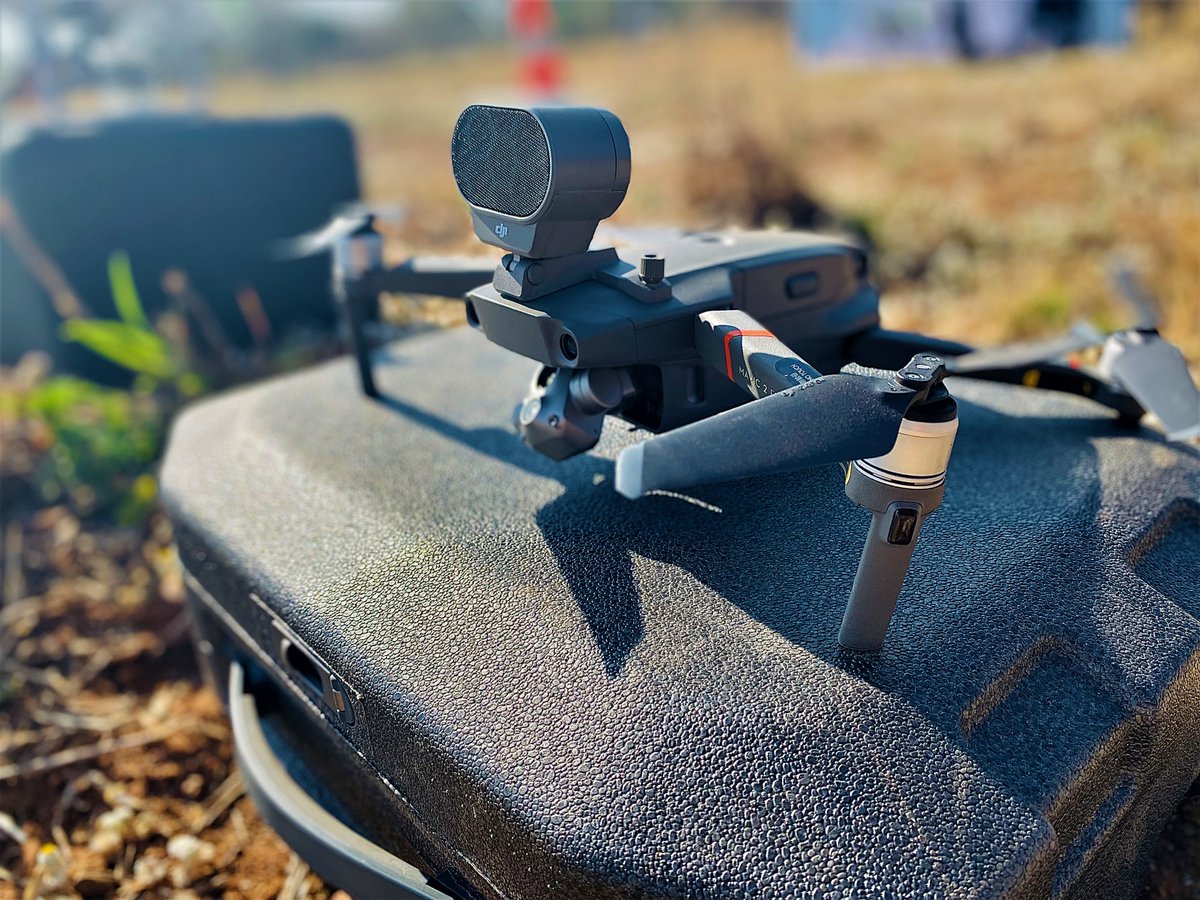 MmolokiPitse's tweet photo. Our demo  #DJI Mavic 2 Enterprise is for sale🇧🇼
Flown for only 45mins.

Specifications:
640x512px Thermal Camera
48mp Visual Camera
10km HD Transmission
32x Digital Zoom

In immaculate condition, with all accessories including Speaker, Spotlight &amp; Beacon. 

P85K ONO https://t.co/2Ipfa08fyA