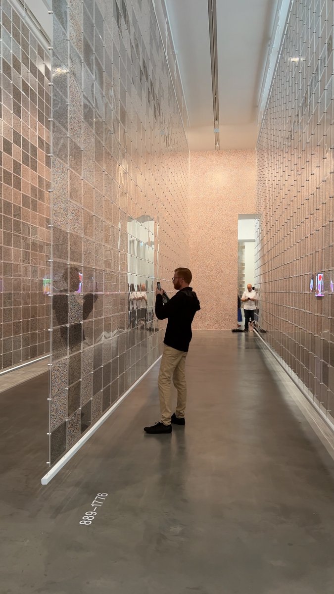 Thanks to all who were able to attend the exclusive preview of The Currency Exhibition! 💎🕶️

Here are a few snaps from the day! 👇📸

Don't forget, the main exhibition is open from 10am - 6pm GMT. Tuesday to Sunday until Oct 30th! 🎉

🔗newportstreetgallery.com/exhibition/the…

#HENI