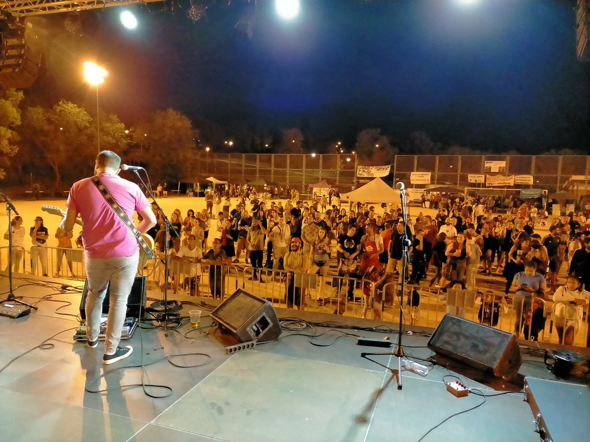 Tremenda la vuelta a las tablas Peña!

Os teníamos muchas ganas y nos lo devolvisteis con creces levantando bien el polvo 🌪️

Muchas gracias a <a href="/K103_LUCERO/">K103 LUCERO</a> y todxs lxs compas que pasaron por el escenario, nos lo pasamos de la ostia 🔥🎵🔥