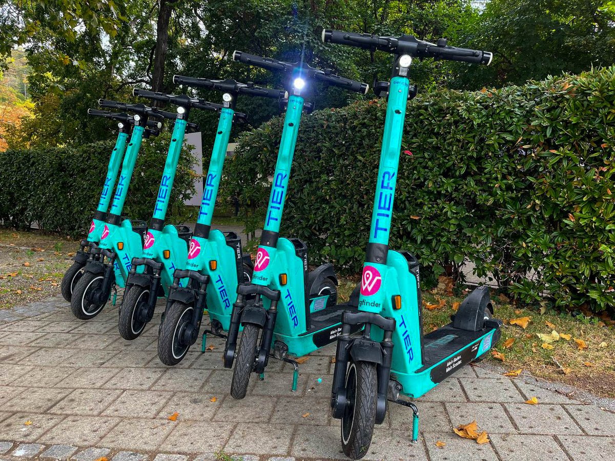 unsereOEBB's tweet photo. Die Kurstadt Baden macht mobil 🚂🚕🚲 Mit der Wegfinder-App könnt ihr am neuen #ÖBB360 Standort ganz easy einen E-Scooter, ein Rail&amp;Drive E-Auto, den ÖBB Transfer-Shuttle und bald Fahrräder buchen! So wird die erste &amp; letzte Meile bequemer &amp; klimafreundlicher.🍃
© ÖBB / Kerschner https://t.co/d7F2xwogO0