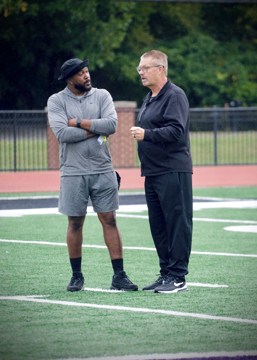 _VHutchins's tweet photo. S/o to all the ballers who pulled up to Nashville to compete at #XFLDC wrkout.  
Y’all competed, listened, and stayed healthy. We all were truly impressed! #XFL2023 

#SayLess 🤫 https://t.co/LkOqI7cdM9