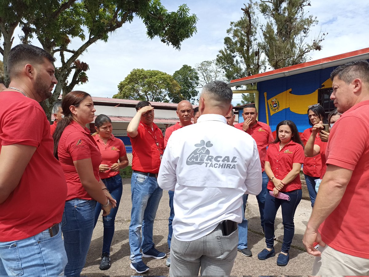 #26Sep #FelizLunes #Venezuela. Un nuevo día, una nueva semana para avanzar en AM seguridad alimentaria del Pueblo. <a href="/JesusSZambranoV/">Jesús Zambrano</a> <a href="/NicolasMaduro/">Nicolás Maduro</a> <a href="/FreddyBernal/">Freddy Bernal</a>