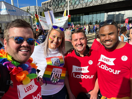 LGBT_Sandwell's tweet photo. So exciting to see Sandwells' mayor @CllrRichJones as well as our group secretary/the mayors' consort Richard enjoying #BHAMPRIDE2022, an amazing day that showcases the spirit and diversity of Sandwell and Birmingham!  Well done to all involved and we cannot til next year! https://t.co/Nk0DYMOYMK