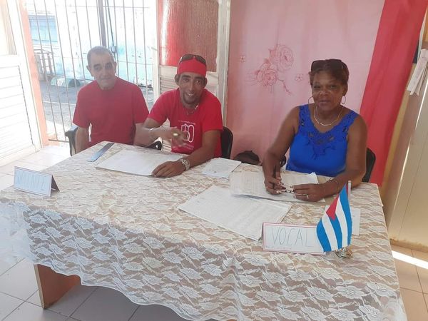 1Vicerrectora's tweet photo. Profesores y estudiantes de la @universidad_um participaron en los colegios electorales https://t.co/Fdxm2nlQ7f
