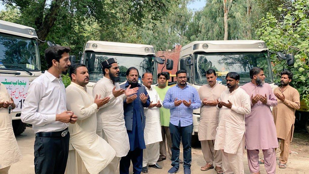moavia_official's tweet photo. 26 ستمبر 2022
الحمدللہ پنجاب سٹی پروگرام کے تحت 15 گاڑیاں میونسپل کمیٹی جھنگ کےحوالےکر دی گئیں۔ امید ہے گاڑیاں آنے کے بعد شہر میں صفائی کی حالت بہتر ہوگی ۔
#ExploreJhang
#PP126
#JhangDevelopmentProgram
#PunjabCityProgram https://t.co/hsjkltme6d