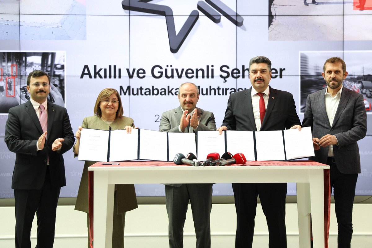 GaziantepBeld's tweet photo. #GaziantepBüyükşehir ile @havelsan arasında akıllı kamera protokolü imzalandı.

Hasan Celal Güzel Millet Bahçesi’ndeki pilot uygulamayla yangın, çalıntı eşyalar, kayıp çocuk, silah çekme gibi olaylar otomatik olarak yapay zekayla tespit edilebilecek.
@varank
@TCSanayi https://t.co/LqVwRQ5GZ4
