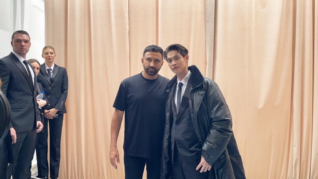 allbright_ofc's tweet photo. Thanks, @Burberry, for such a great show and for inviting @bbrightvc as the first South Asia-Pacific ambassador to join Burberry Spring/Summer 2023 in London.

We are so proud of him.🤍

#BurberrySS23
#BurberrySS23xBright
#bbrightvc https://t.co/utjWsLtA6W