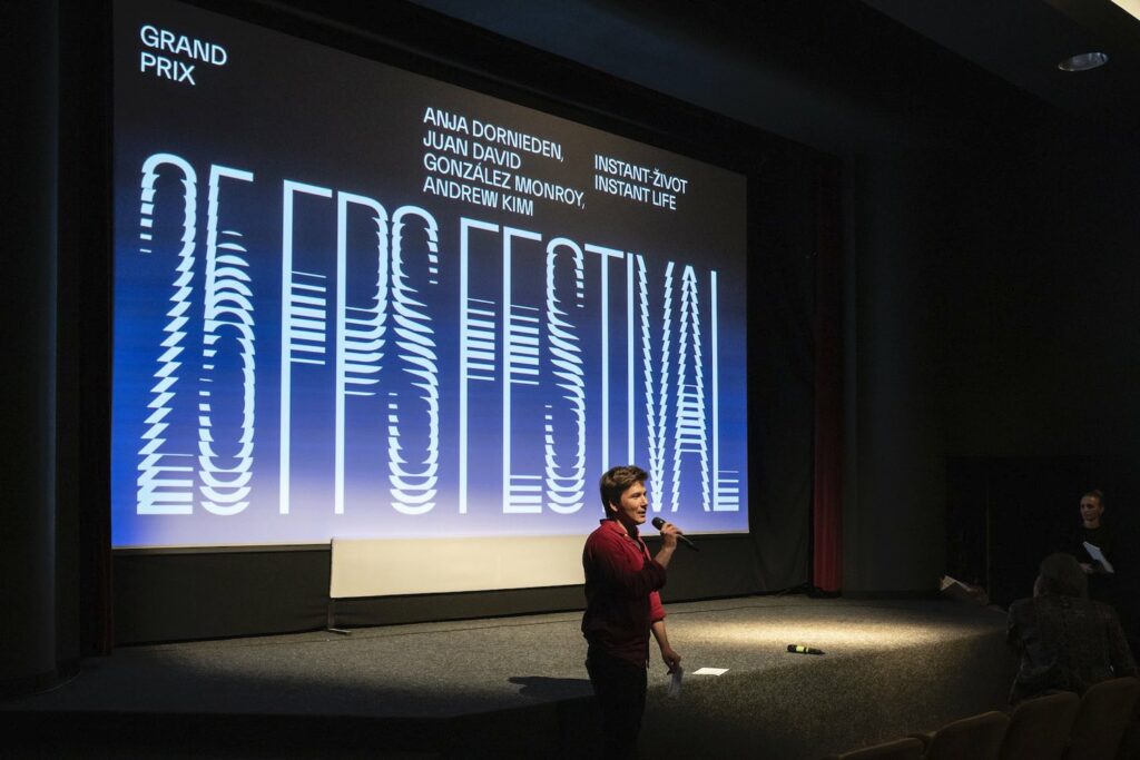 Nakon četiri dana i 26 filmova u međunarodnom natjecateljskom programu <a href="/Festival25fps/">Festival 25 FPS</a>, festivalski žiri i publika dodijelili su nagrade. Imena laureata potražite na linku. >>> bit.ly/3rafwfS