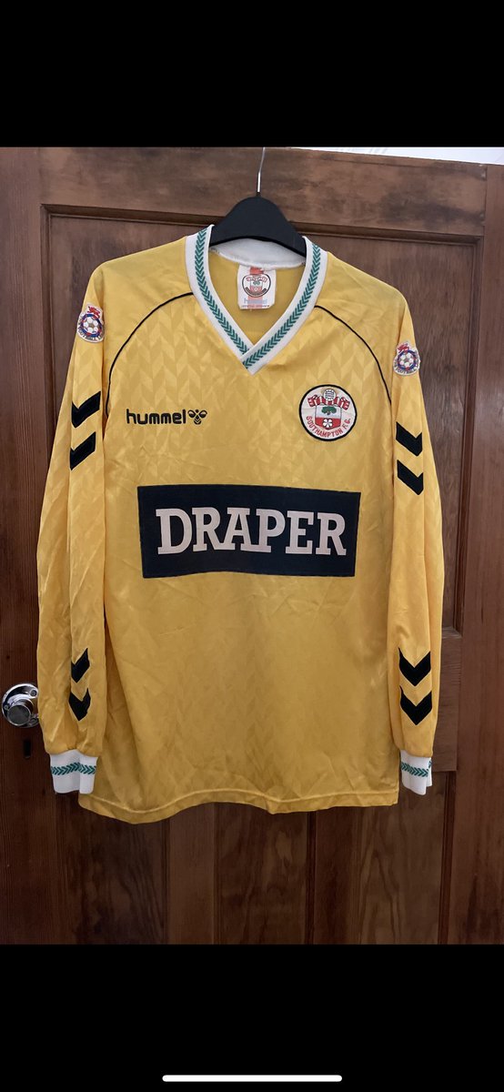 The holy grail of Saints shirts 😍😇 #SaintsFC #draper #hunmel #80s #footballshirts #classicfootballshirts <a href="/SouthamptonFC/">Southampton FC</a> <a href="/hummel1923/">hummel</a>