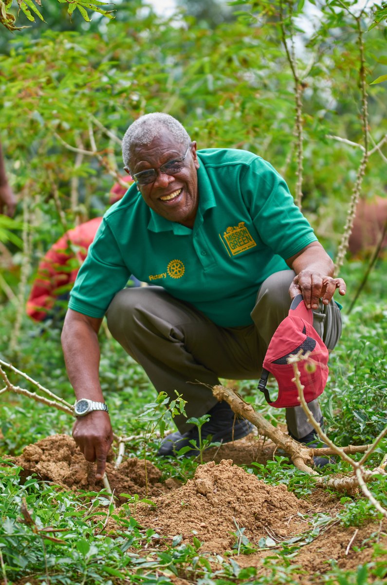 KlaEastRotary's tweet photo. Mission Green... RC Kampala East gets going.. 1200 trees planted in Sakabusolo, Kalandazi, Buvvi villages, Kasanje,... Viva Rotary https://t.co/TB0eaEj87l