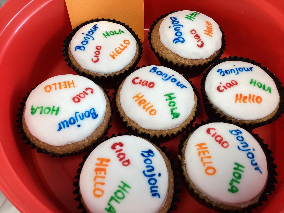 What an incredible amount of cakes! What stunning creations from all over the world! A fabulous collective effort at raising money for charity - well done and thank you everyone #macmillancancersupport #EuropeanDayofLanguages #mflrocks #mflrockcakes