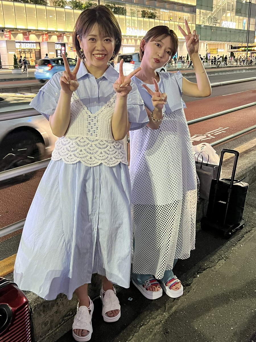 gomikuso_ga's tweet photo. 今まで歌手もアイドルも一切興味が無かった僕がハマるんだから、この2人の凄さは半端じゃない‼️
人生42年間で初推しがconsado❣️
もちろん初ライブもconsado🥰
#consad #優未 #武田レイナ #新宿駅
#路上ライブ #新宿ReNY
ReNYワンマンライブチケットはこちらから👉https://t.co/Eu0OR82sy0… https://t.co/FweFsCPVKL
