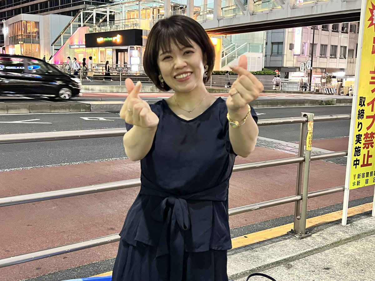 gomikuso_ga's tweet photo. 今まで歌手もアイドルも一切興味が無かった僕がハマるんだから、この2人の凄さは半端じゃない‼️
人生42年間で初推しがconsado❣️
もちろん初ライブもconsado🥰
#consad #優未 #武田レイナ #新宿駅
#路上ライブ #新宿ReNY
ReNYワンマンライブチケットはこちらから👉https://t.co/Eu0OR82sy0… https://t.co/FweFsCPVKL