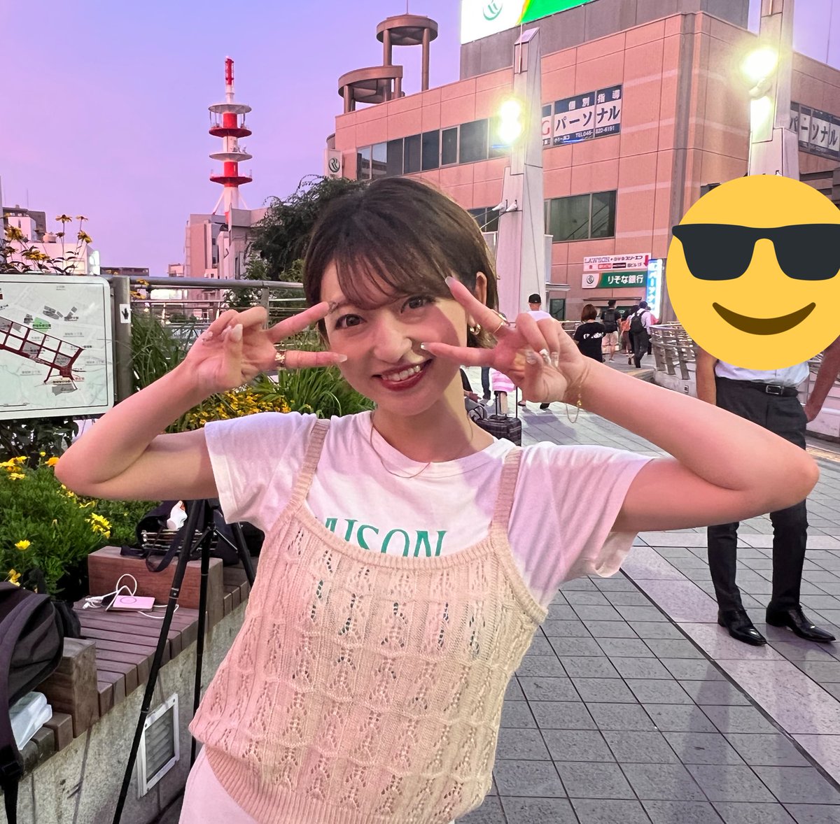 gomikuso_ga's tweet photo. 今まで歌手もアイドルも一切興味が無かった僕がハマるんだから、この2人の凄さは半端じゃない‼️
人生42年間で初推しがconsado❣️
もちろん初ライブもconsado🥰
#consad #優未 #武田レイナ #新宿駅
#路上ライブ #新宿ReNY
ReNYワンマンライブチケットはこちらから👉https://t.co/Eu0OR82sy0… https://t.co/FweFsCPVKL