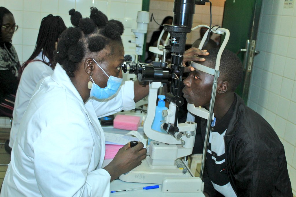 ismaelteta's tweet photo. Bright sight for better life
2️⃣ Children receive free cataract surgery at the Yaoundé @CentralHopital 🇨🇲
With the support of the @USAIDGH's #BrightSight project implemented by @HelenKellerIntl, Steve who was diagnosed with cataract is prevented from blindness after being operated https://t.co/FzfJe0dC9N