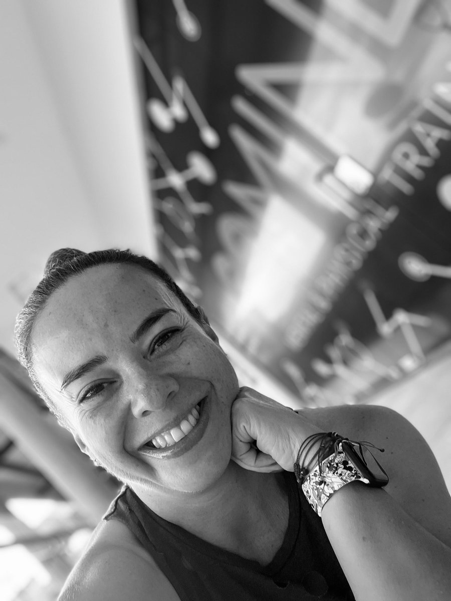 privindask's tweet photo. Quien entrena lunes ... entrena toda la semana 👊🏻 ...
muévanse ... caminen, bailen, corran, boxeen ... lo que más les guste ...! 🤍
Feliz semana ... 😉😉
#soccermom #trainhard #MoveYourBody #GoMindCR @GoMindCR https://t.co/TEClimUroI