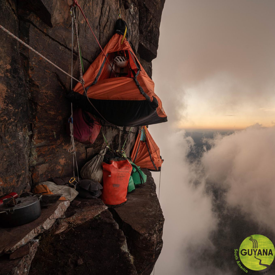 Climbing #MountRoraima in Guyana is certainly not for the faint hearted. 😮

Like this photo if you think you have what it takes to camp here for the night. 😬

📸 - Leo Holding 

#DiscoverGuyana #AdventureGuyana #GuyanaTourism #MountRoraima #Exploration #Camping #Climbing