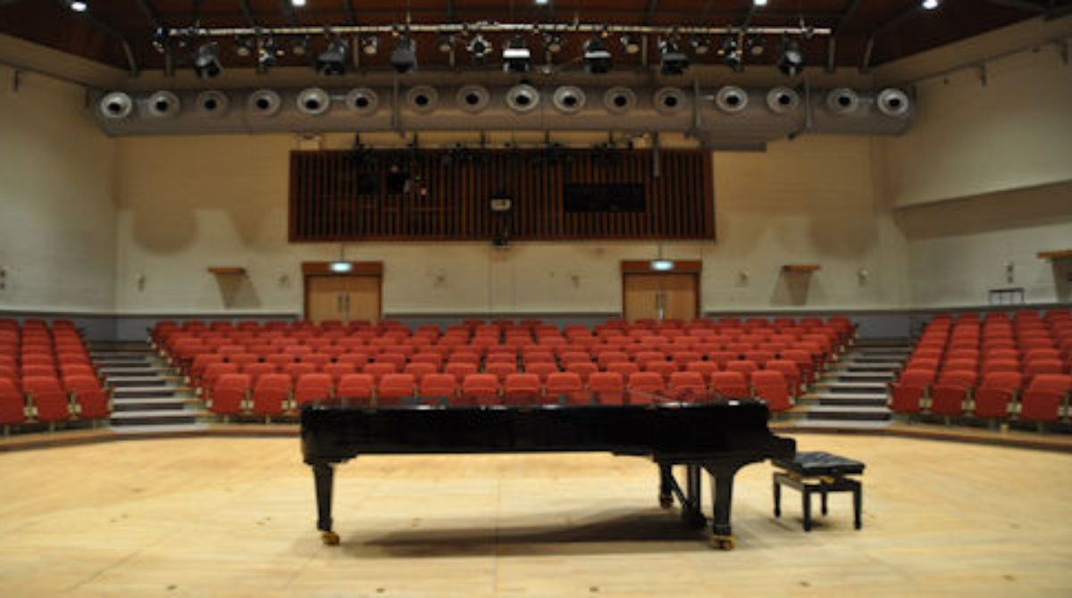 UoYConcerts's tweet photo. British Music Society of York returns to @UniOfYork for the start of its 2022/23 season this Friday! β¨
#JenebaKanneh-Mason showcases #Liszt's characteristically virtuosic masterpieces πΉ
@Music_at_York students are eligible for free tickets to all #BMSYork concerts ποΈ https://t.co/DcMa7cZSE2