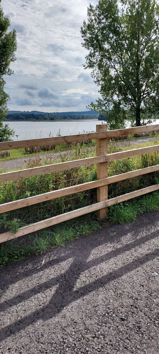 candrfencing's tweet photo. #ChewValleylake recent #fencingworks shared pathway to #Woodfordlodge https://t.co/xlOcyMXFFx