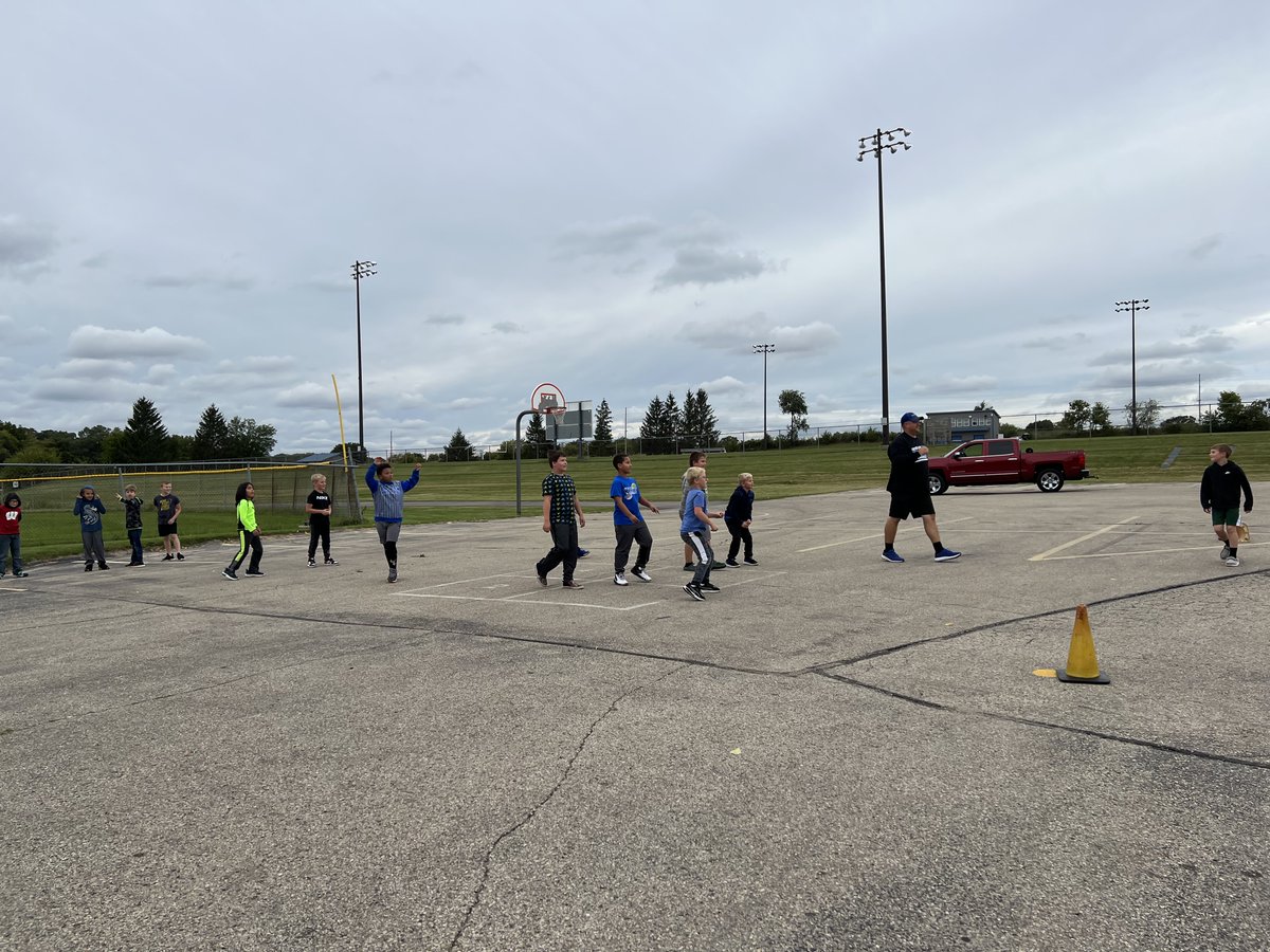 ParkviewSD's tweet photo. 3rd Grade recess had a special guest! 🏈

Coach Flister stopped by to play! Students were so excited! Thanks for making their day, Coach! #ParkviewCrew https://t.co/JBoUQex0eM