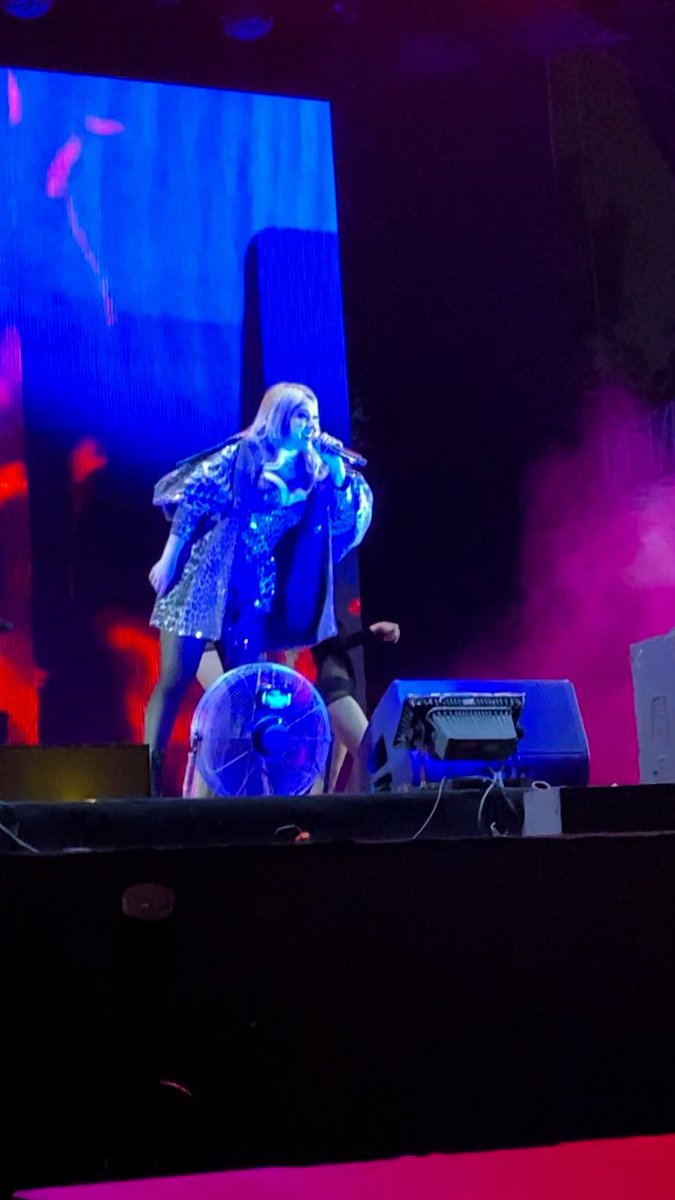 bbygzb's tweet photo. i was so struggled trying took a good screenshot im sorry loll bc so hard for me to catch her up π
π
but here you go ππ
#CL #μ¨μ #CLisTheFest https://t.co/e0l6b8GG6g