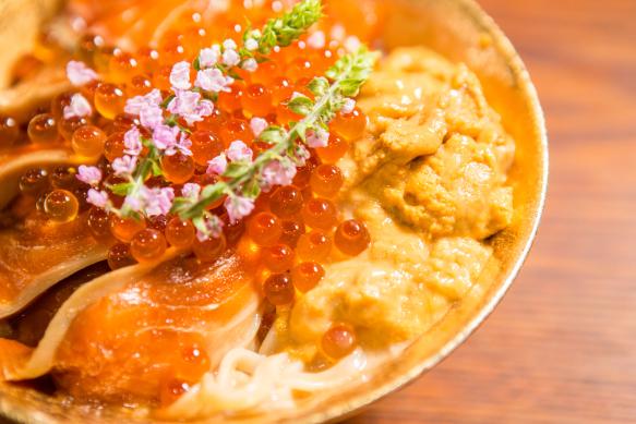 NOTDAO_Lab's tweet image. NOTDAO × ふく流らーめん轍店主fuku 
「Non-Fungible Ramen」 

今年11月頃のコラボNFT発売に向け、毎週情報発信していきます。 
今回は、NFTホルダーに楽しんでいただける拉麺の全体像をご紹介します。

11月以降、毎月の限定メニューを提供予定です。

#NFR #NOTDAO #ラーメン