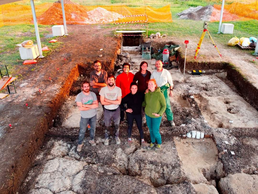 *** TH I S   I S   W H A T   W E    D O  ***
Digging is what we do. End of season picture at Molino Casarotto "Area II" mid Neolithic excavation. September 1972 - September 2022.

<a href="/GeoUnipd/">Dipartimento di Geoscienze - Unipd</a> @ServizioRicerc
<a href="/UniPadova/">Università di Padova</a> <a href="/ERC_Research/">European Research Council (ERC)</a>
<a href="/sabapverona/">SoprintendenzaVerona</a> <a href="/ComuneArcugnano/">Comune di Arcugnano</a>