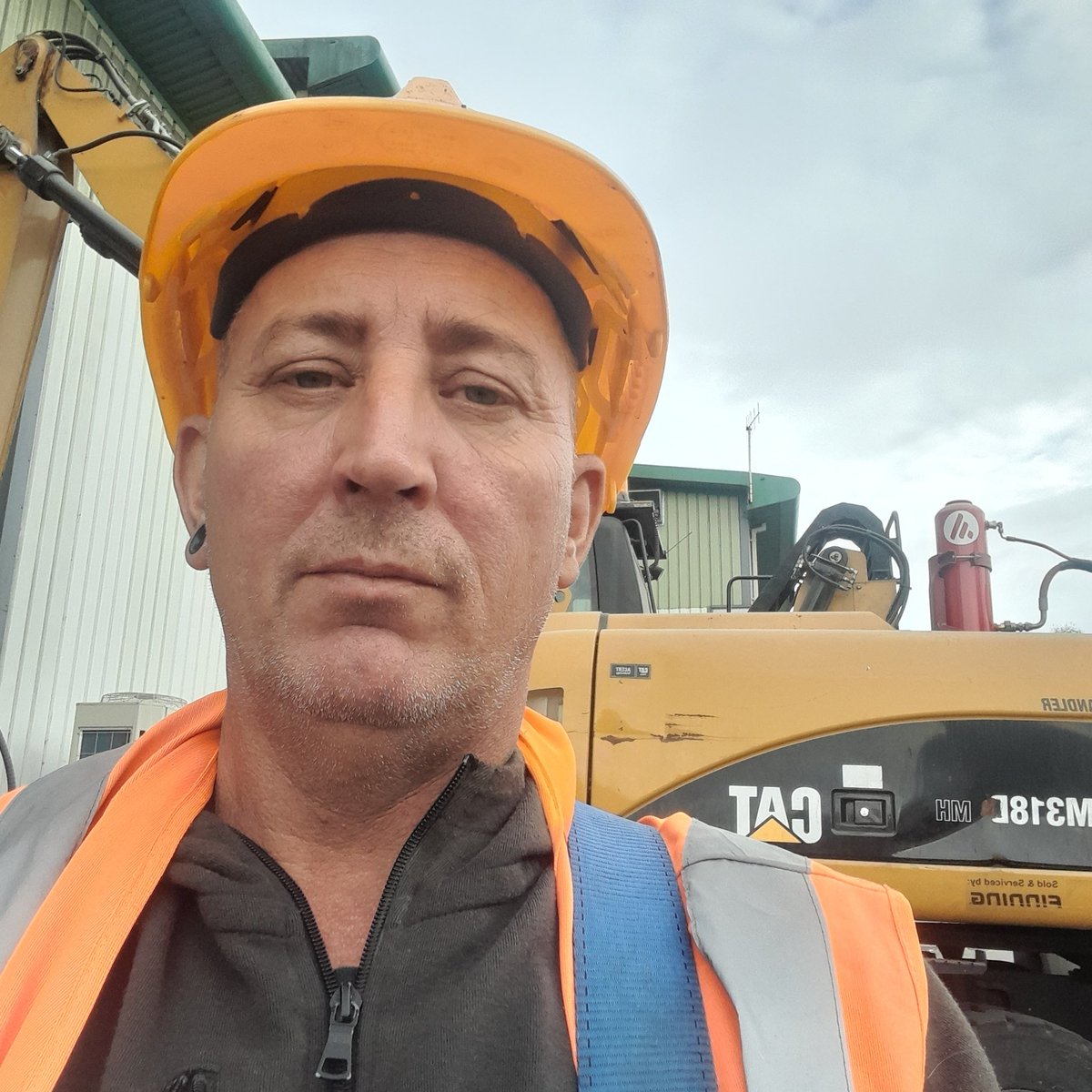 Anthonydilf101's tweet photo. Hi new to twitter guys 👍
#nsfwtw #FYP #dayswork #builder #BIKER #onlyfans https://t.co/CPAgRmQfaI