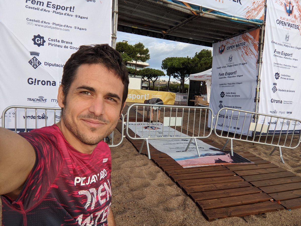 Pensator's tweet photo. Hoy 1 año más viejo ¡Pero este finde he despedido los 40 a lo grande! Sábado 10º posición en 1,5km travesía a nado de Platja d'Aro Open Water (28m 30s) y al día siguiente por fin bajé de los 40m en los 10km, 39m 41s en la Cursa de La Llagosta. Hoy celebración con la familia 👨‍👩‍👧‍👦🎂 https://t.co/7NuonQZZO9