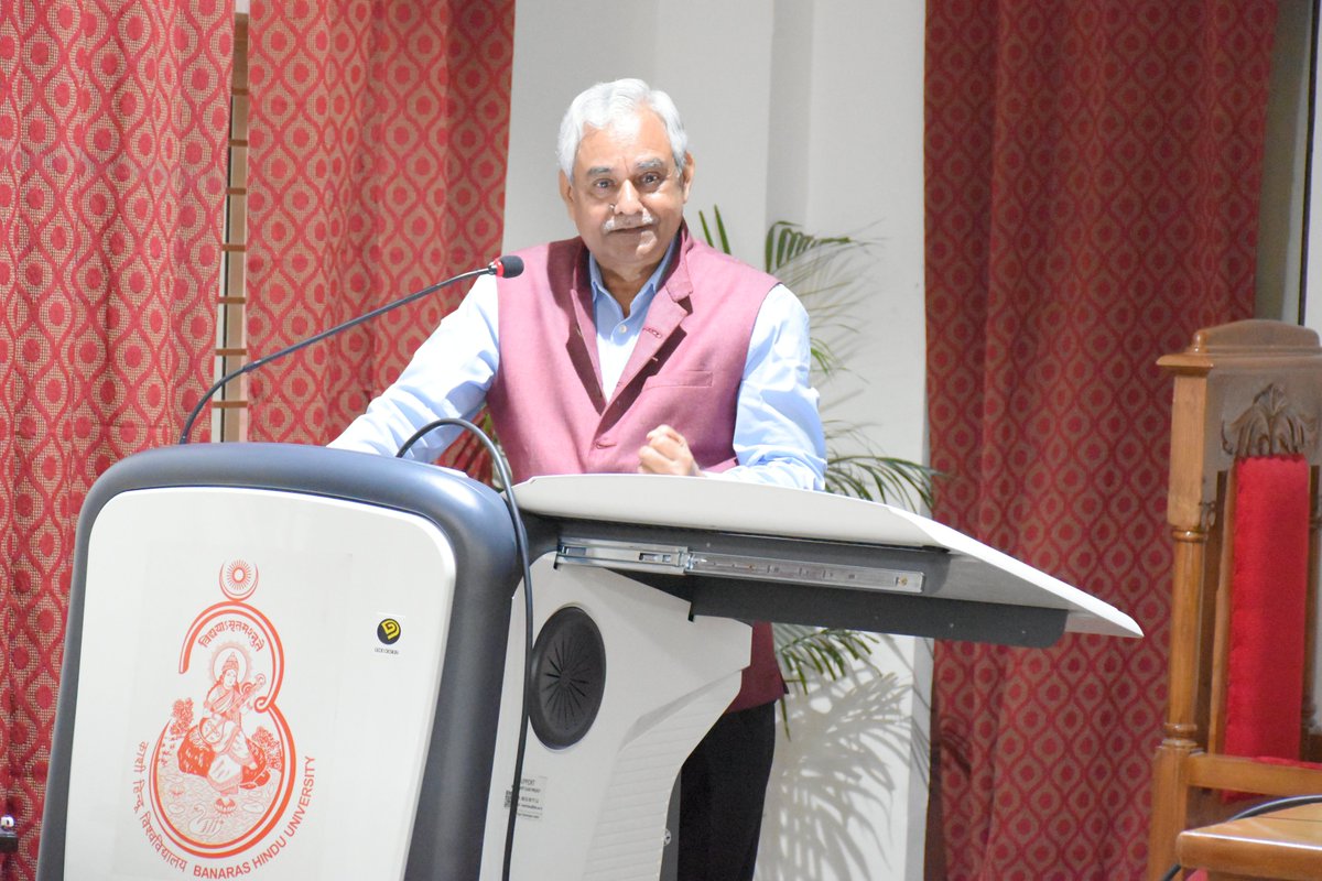 cvsbhu's tweet image. वैदिक विज्ञान केन्द्र, काशी हिन्दू विश्वविद्यालय द्वारा दिनांक दिनांक 20-26 सितम्बर, 2022 तक आयोजित होने वाली षड् दिवसीय ‘‘ज्योतिष शास्त्र का वैज्ञानिक सन्दर्भ’’ राष्ट्रीय कार्यशाला का समापन सत्र आज दिनांक 26 सितम्बर, 2022 को सायं 4:00 बजे से किया गया।