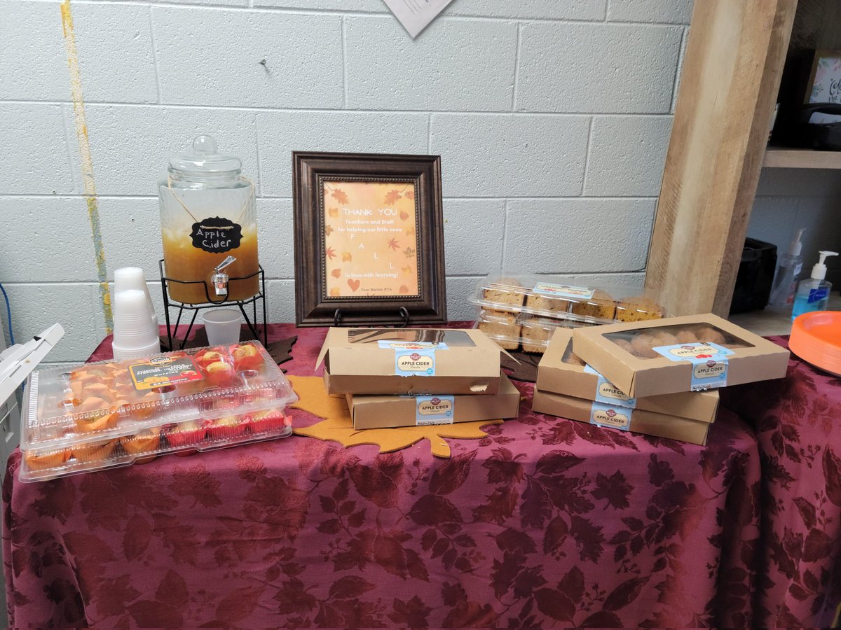 awsumeducator's tweet image. What a way to start a week! Thanks to the Barron Village PTA, for our morning munchies! As always, we truly appreciate you 💙 @LWyattHCS, @mrsclements2u, @HamptonCSchools