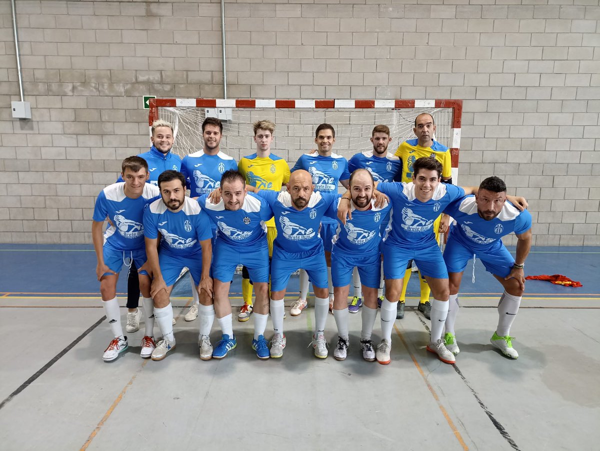 cascoantiguofs's tweet photo. Derrota por 4-2 (⚽Salguero y ⚽Raúl) de nuestro Primera RFEF frente  a un buen CDE Andrés Segovia. Partido competido en el que los errores atrás nos penalizaron mucho. Os dejamos una fotito de equipo aquí abajo!⬇️⬇️ https://t.co/TfEwYxhB7z
