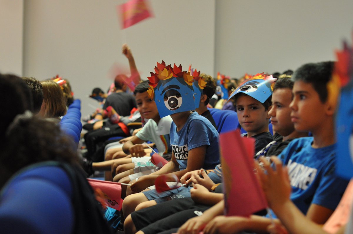 micefestival's tweet photo. 💥 Almoradí acull la GALA INAUGURAL INFANTIL de la #MICE2022! Més de 300 alumnes omplin l'Auditori Municipal d'Almoradí per gaudir d'una gala infantil dedicada al país convidat d'enguany, Mèxic, amb música, teatre, humor i la projecció de la pel·lícula 'Emma'. https://t.co/3bSLNe3Ifl