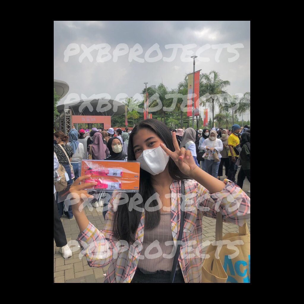 pxbprojects's tweet photo. Testimoni Tukar Tiket Fisik from SEVENTEEN WORLD TOUR [BE THE SUN] - JAKARTA 2022 DAY 1 &amp; DAY 2💙💖
PINK A &amp; PINK B (Carat Member), PURPLE B, PINK A, BLUE A, YELLOW Section🫶🏻
Thankyou Fara, Deanne, Hezky, Shafa, Sabrina, Azyumar, Regita, &amp; Aya🙏🏻😘
. [1]
#pxbtestimoni https://t.co/EWpJRmfZdx