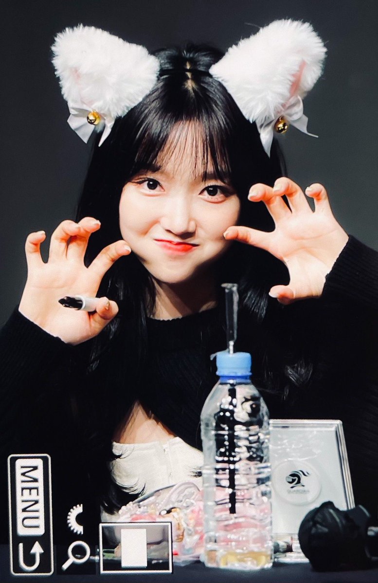 ppyong! looks who's up with another surprise. such a time that everyone kept asking to me. and now i present you, wonnie the black hair! stood up excitedly, trying all the new things i got. even the one turned me into a black catto, nyaw🐾