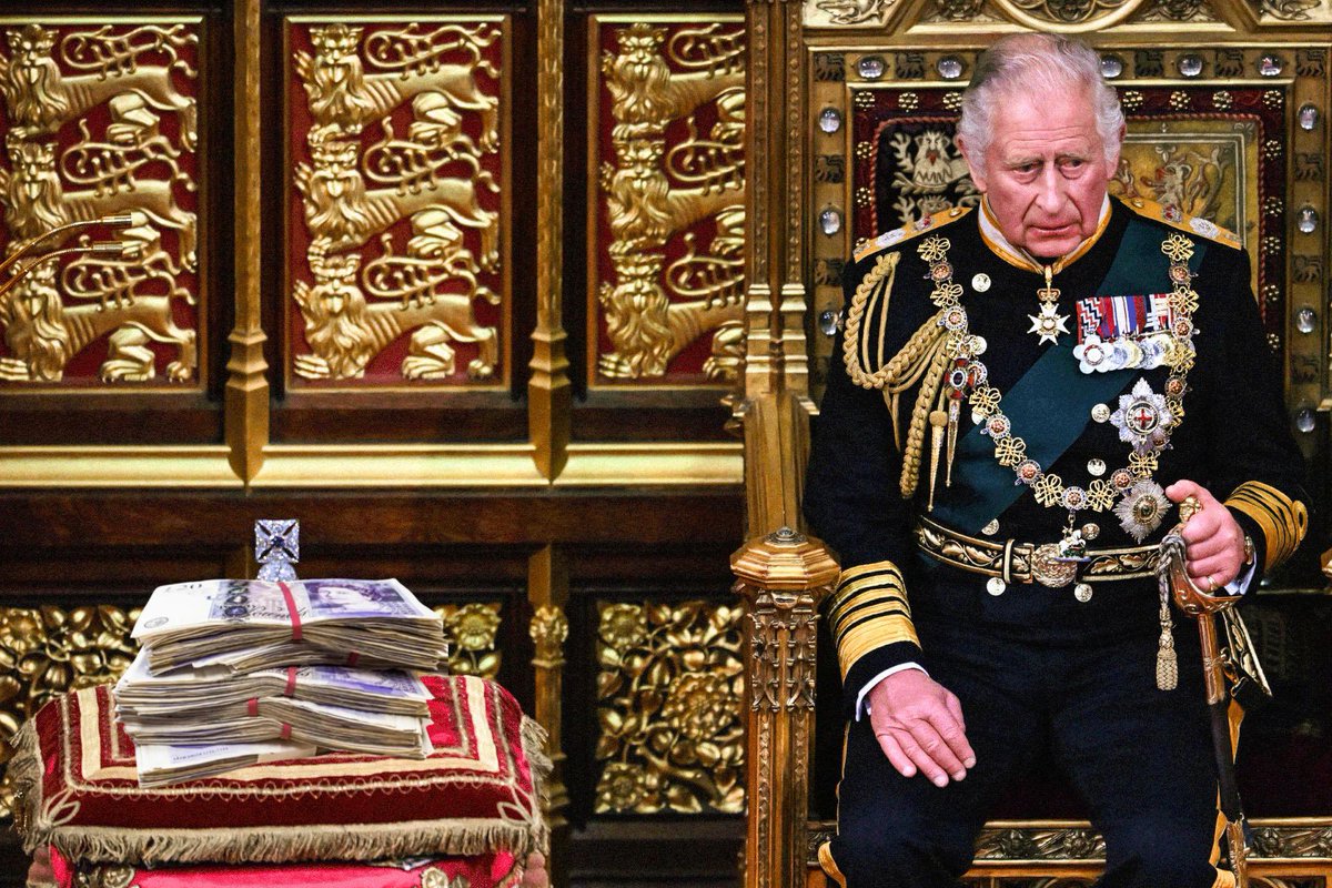 LeChouNews's tweet image. King Charles III Asks Whether His Face Really Has To Go On New Pound Notes, Now That It’s ‘Worth Fuck All’