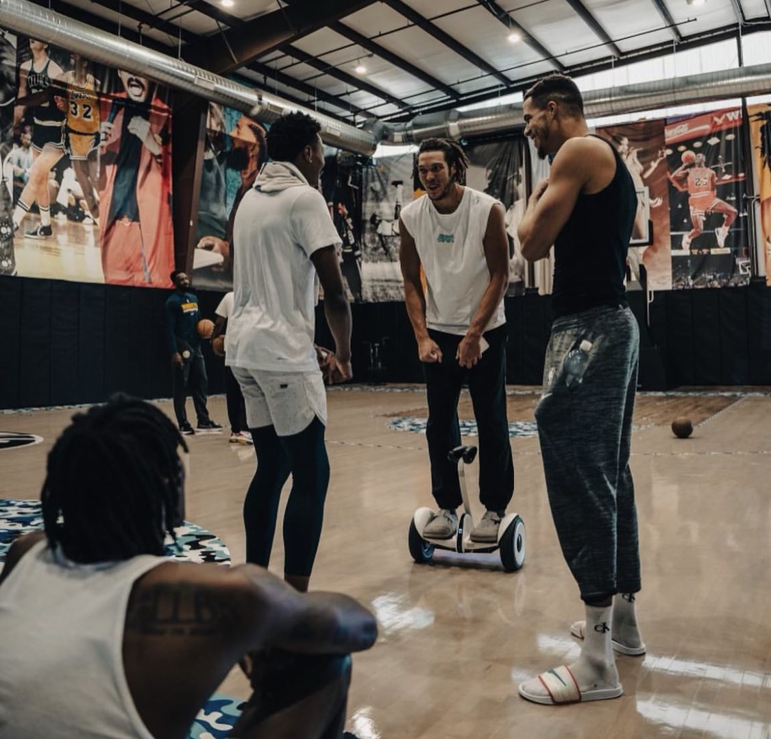 Could AG home be better then the nuggets training facilities😂 <a href="/Adam_Mares/">Adam Mares</a> <a href="/DLineCo/">D-Line (Denver Man)</a>