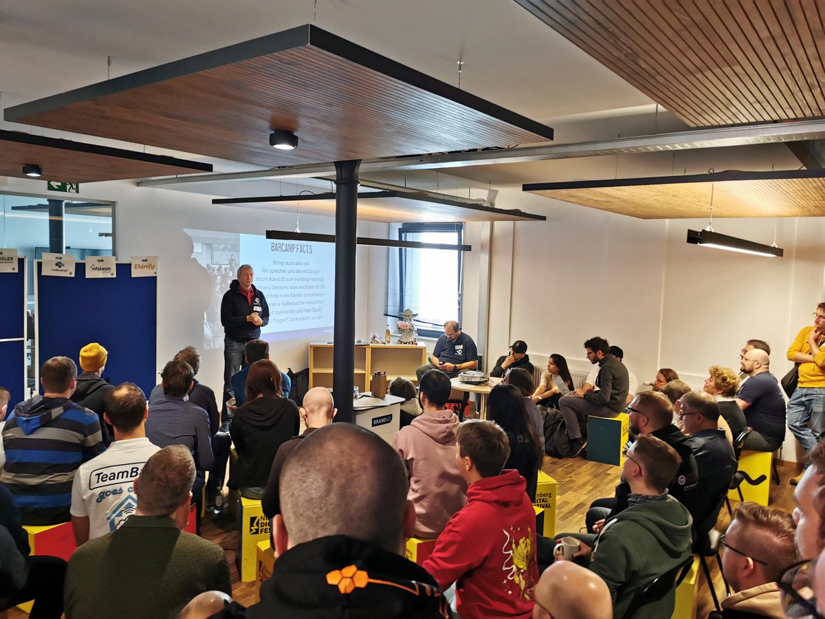 CodeCamp:N tweet media