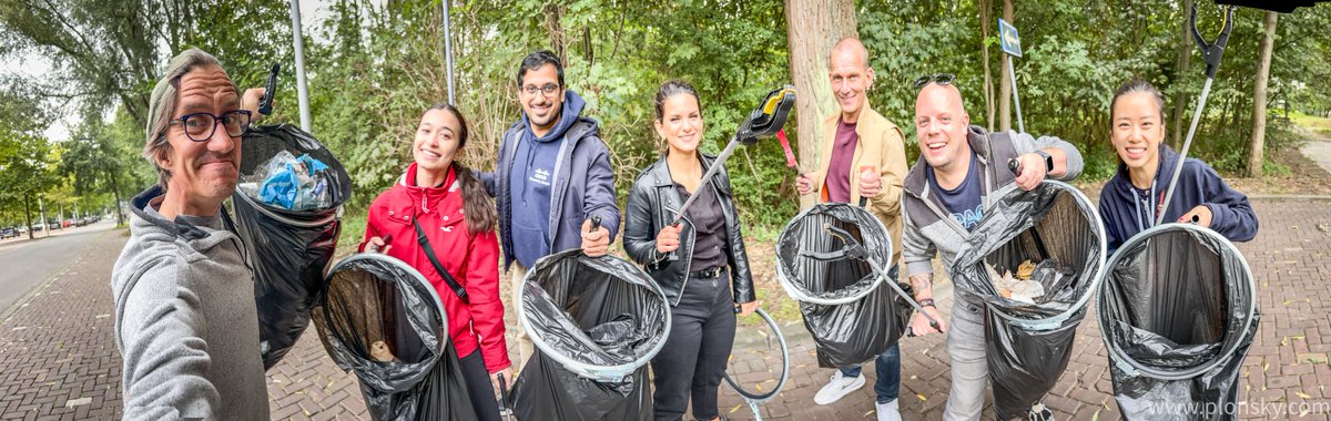 Last Friday we did a #GivingBack in Den Haag #HaagseHanden with colleagues from <a href="/WeAreCisco/">We Are Cisco</a>  

This for the <a href="/plasticsoupfoun/">Plastic Soup Foundation</a> with <a href="/CiscoNederland/">Cisco Nederland</a>