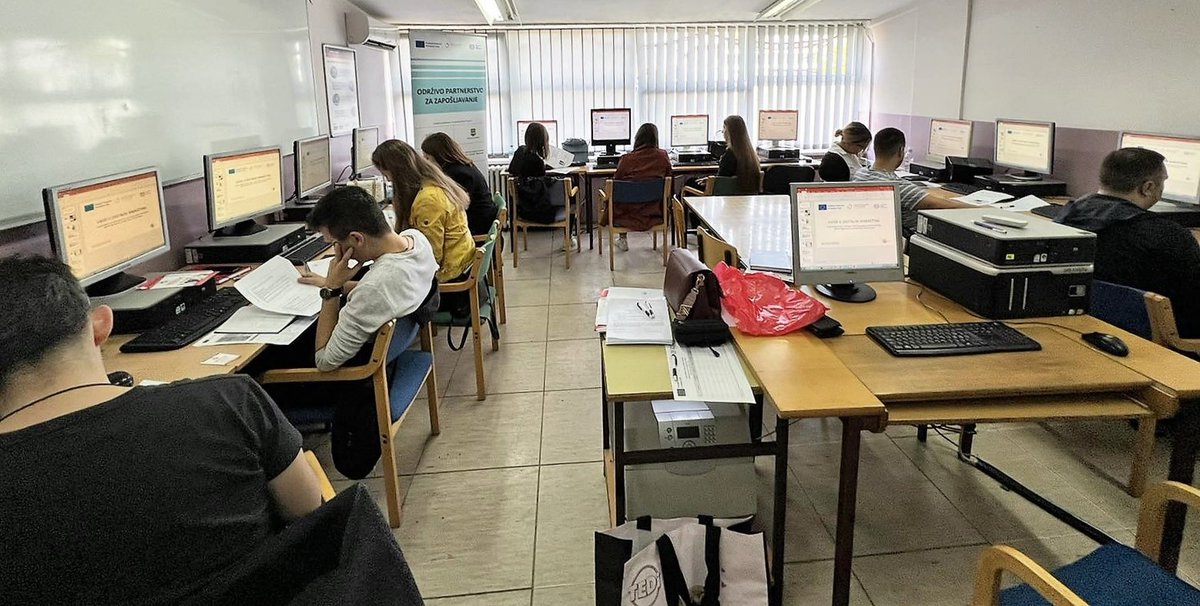 razvojna_Eda's tweet photo. In @OpstinaPrnjavor, free #training for the unemployed in accounting and digital marketing have started. There is great interest in the training: https://t.co/5C5pMB0KA9. @eubih @ilo @LEPSupport #LPZPrnjavor #LEPII https://t.co/py0ZvzCrRN