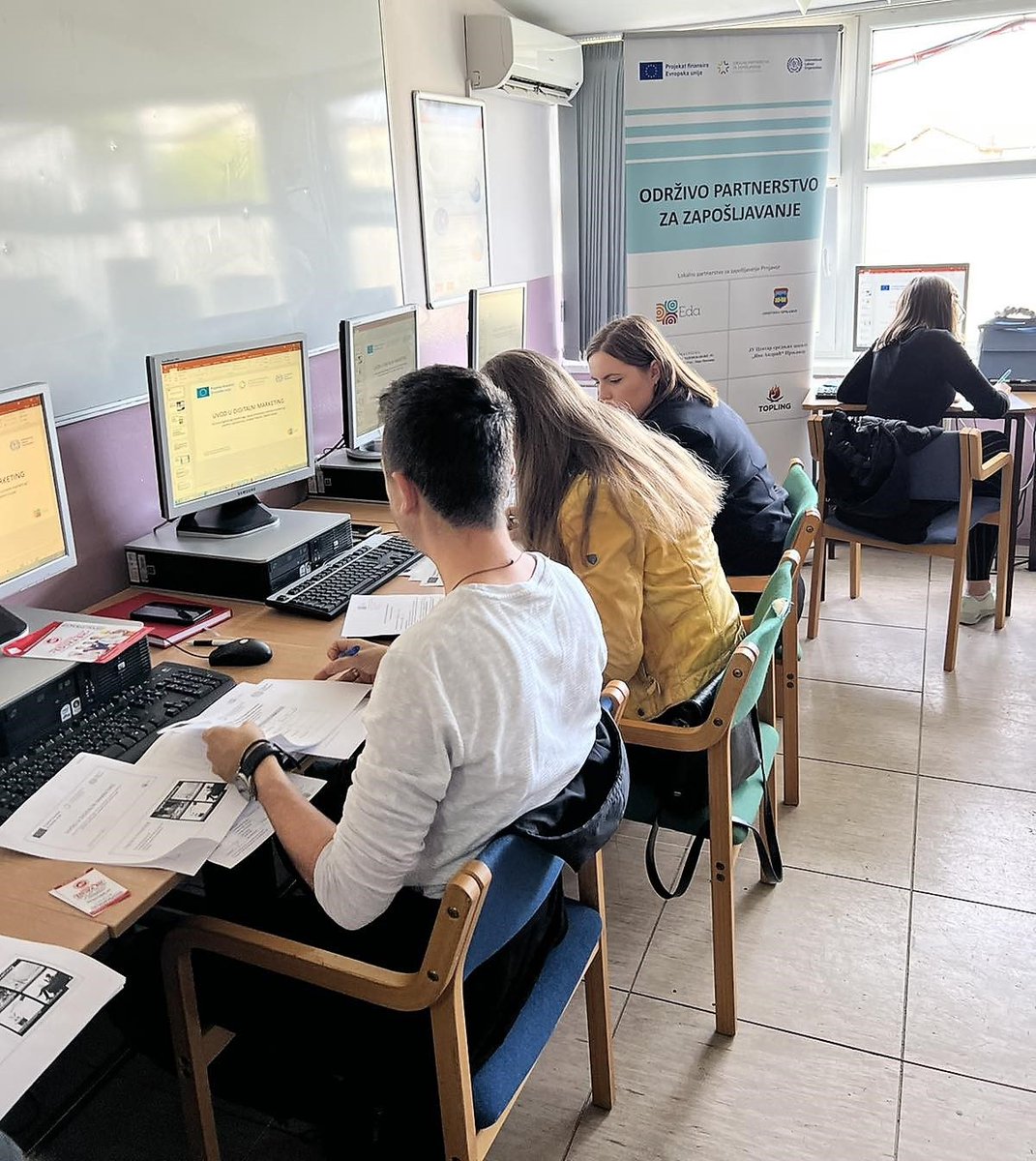 razvojna_Eda's tweet photo. In @OpstinaPrnjavor, free #training for the unemployed in accounting and digital marketing have started. There is great interest in the training: https://t.co/5C5pMB0KA9. @eubih @ilo @LEPSupport #LPZPrnjavor #LEPII https://t.co/py0ZvzCrRN