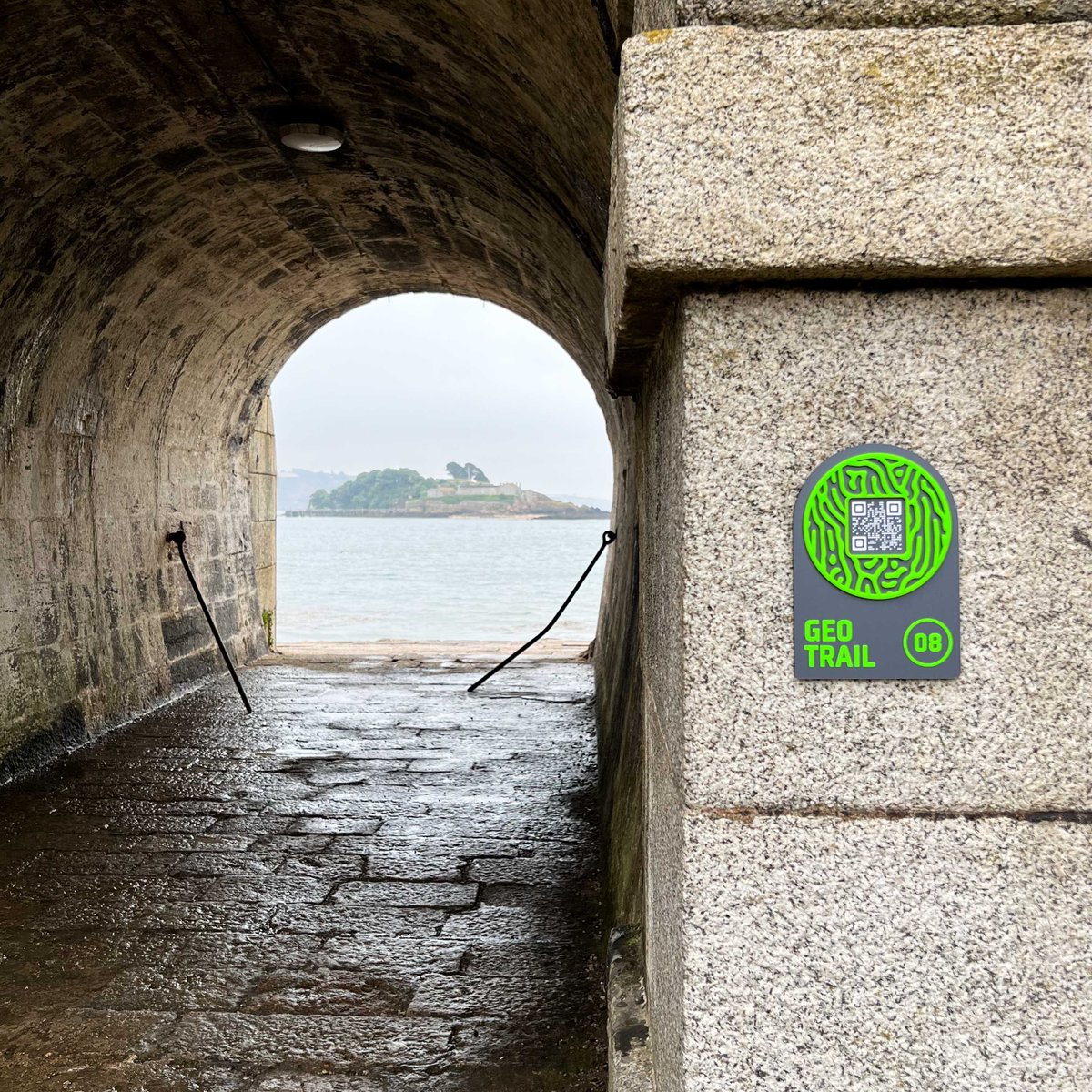Visitors to @RoyalWilliamYd are being invited to travel back through time to learn what #Plymouth was like 380-million years ago. @PlymUni and Royal William Yard have joined forces to create a new interactive #GeoTrail! bit.ly/3fjQJ6e