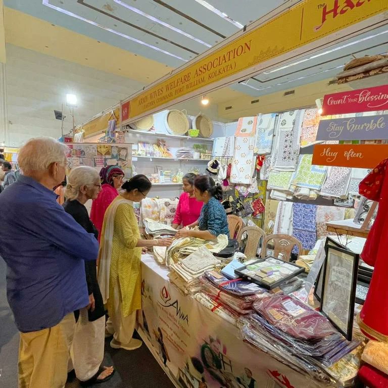 easterncomd's tweet photo. #Wecare #AWWA
In an endeavor to showcase the skill and potential of our members, #EasternComd setup a stall at 4-day exhibition #TheHaat #IceSkatingRink in Kolkata. Products from all ASTC's/VTCs in EC.Interest shown by the locals was extremely encouraging. https://t.co/bqKalMLm0S