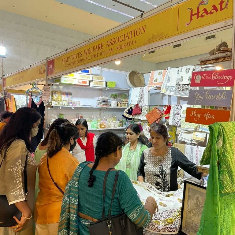 easterncomd's tweet photo. #Wecare #AWWA
In an endeavor to showcase the skill and potential of our members, #EasternComd setup a stall at 4-day exhibition #TheHaat #IceSkatingRink in Kolkata. Products from all ASTC's/VTCs in EC.Interest shown by the locals was extremely encouraging. https://t.co/bqKalMLm0S