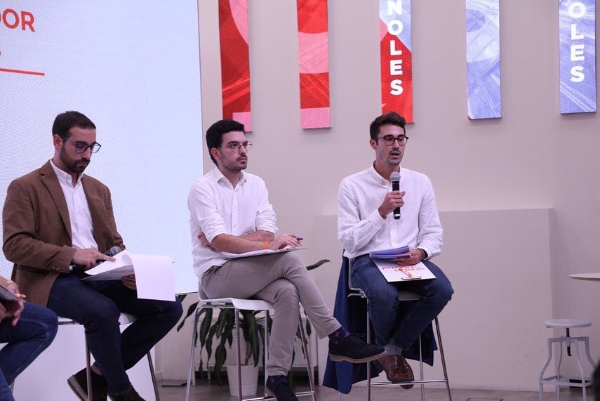 JcsMadrid_'s tweet photo. 🗣 El pasado viernes tuvo lugar el debate entre candidatos a coordinador nacional de @jovenesCs 

 🗳 ¡Recuerda que puedes votar hasta mañana a las 10:00 am!

#PrimariasJcs 

📲 https://t.co/g4rGfBCCXy https://t.co/yRkxqm4ayg
