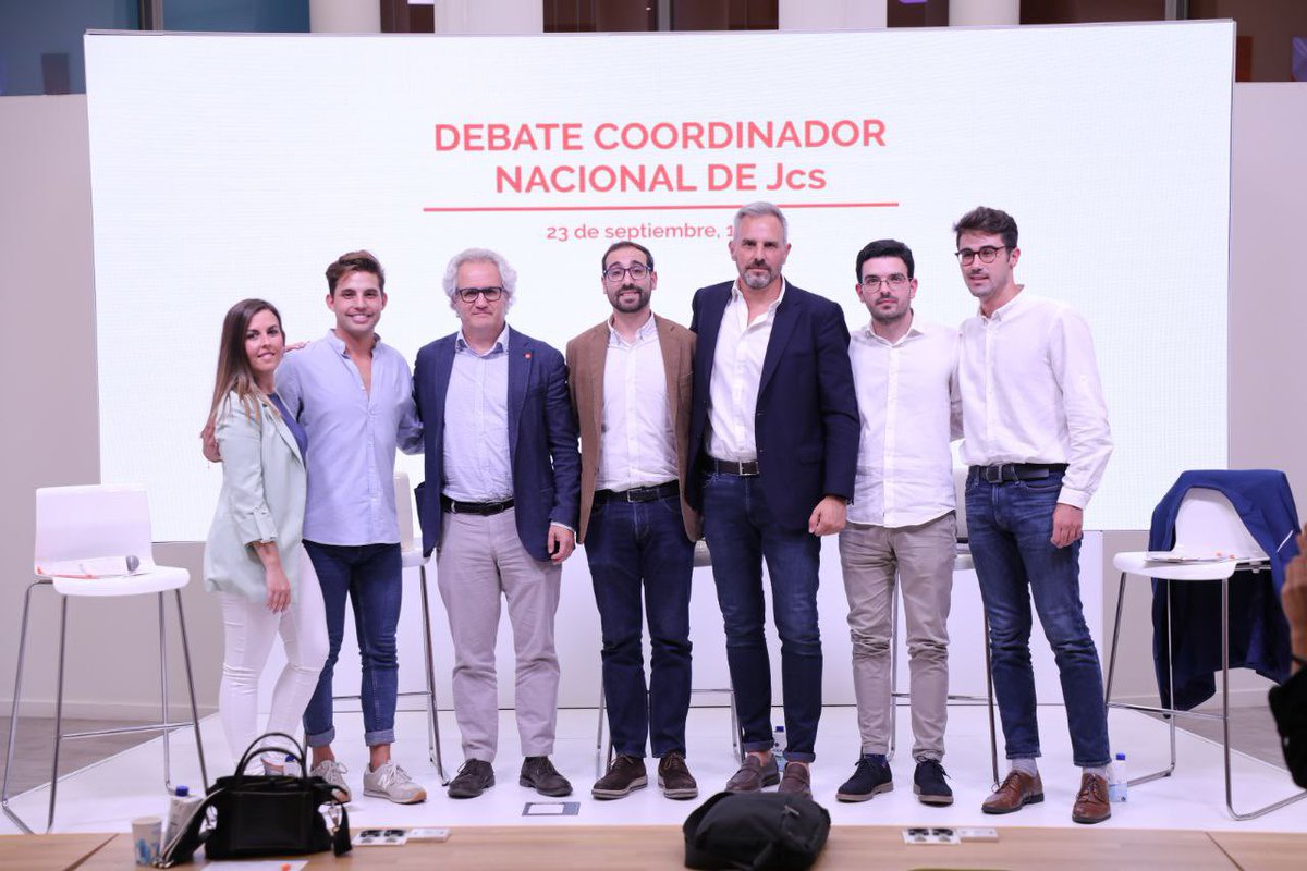 JcsMadrid_'s tweet photo. 🗣 El pasado viernes tuvo lugar el debate entre candidatos a coordinador nacional de @jovenesCs 

 🗳 ¡Recuerda que puedes votar hasta mañana a las 10:00 am!

#PrimariasJcs 

📲 https://t.co/g4rGfBCCXy https://t.co/yRkxqm4ayg